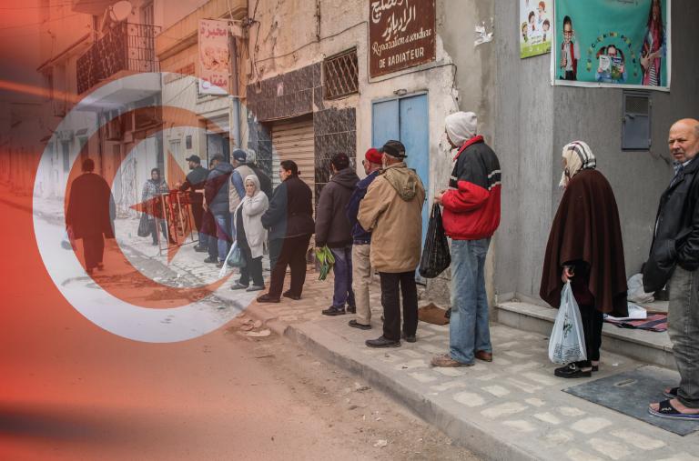 People waiting to buy bread in Tunis, 2024.