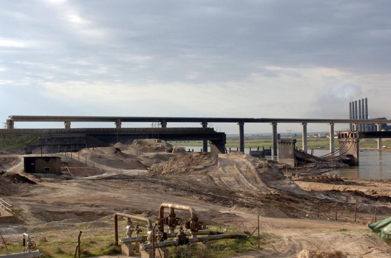 Oil pipeline, al-Fatah bridge, Iraq