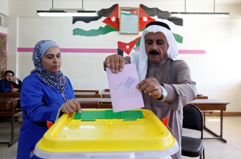 A Jordanian man casts his ballot in parliamentary elections in September 2016 - source: Reuters