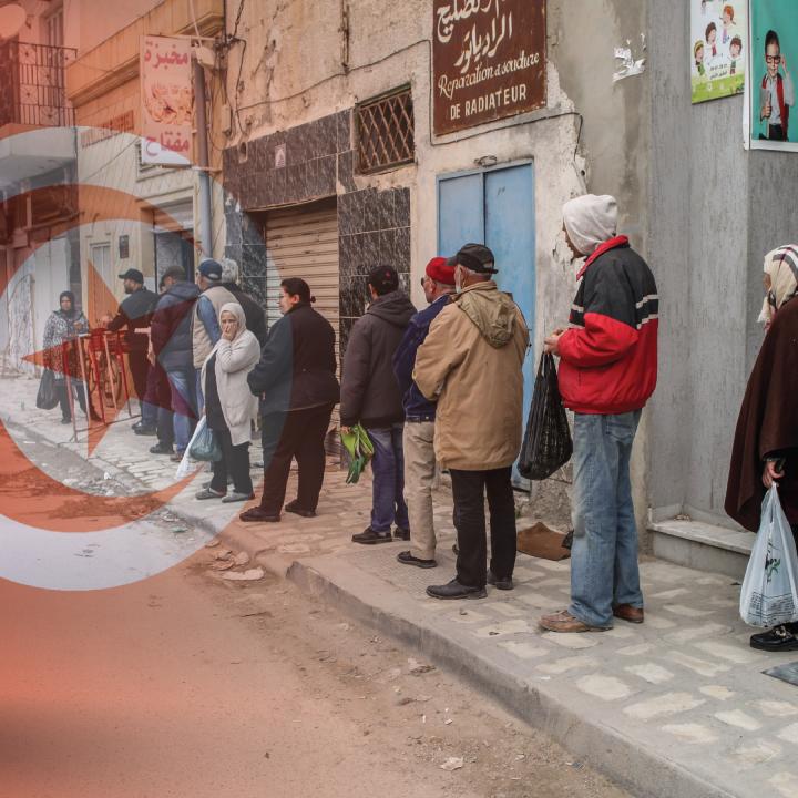 People waiting to buy bread in Tunis, 2024.