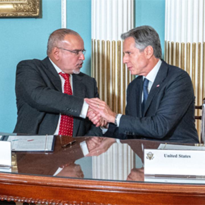 Secretary of State Antony Blinken shakes hands with Bahraini crown prince and prime minister Salman bin Hamad al-Khalifa - source: Department of State