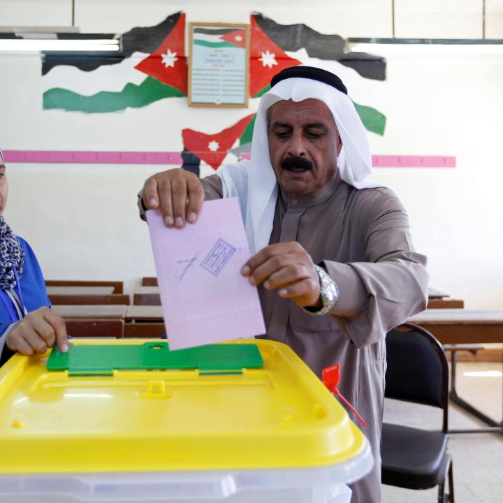 A Jordanian man casts his ballot in parliamentary elections in September 2016 - source: Reuters