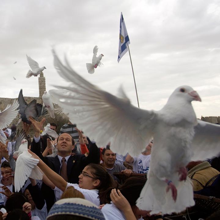 Israeli and Palestinian children join the mayor of Jerusalem to release doves.