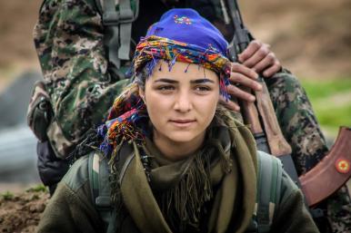 Kurdish woman fighter