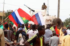 Demonstators wave Russian and Burkina Faso flags during an international conference in Ouagadougou in 2022 - source: Reuters